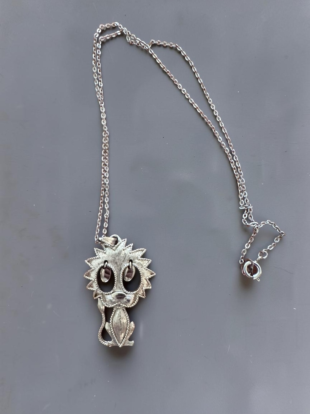 Silver lion pendant necklace